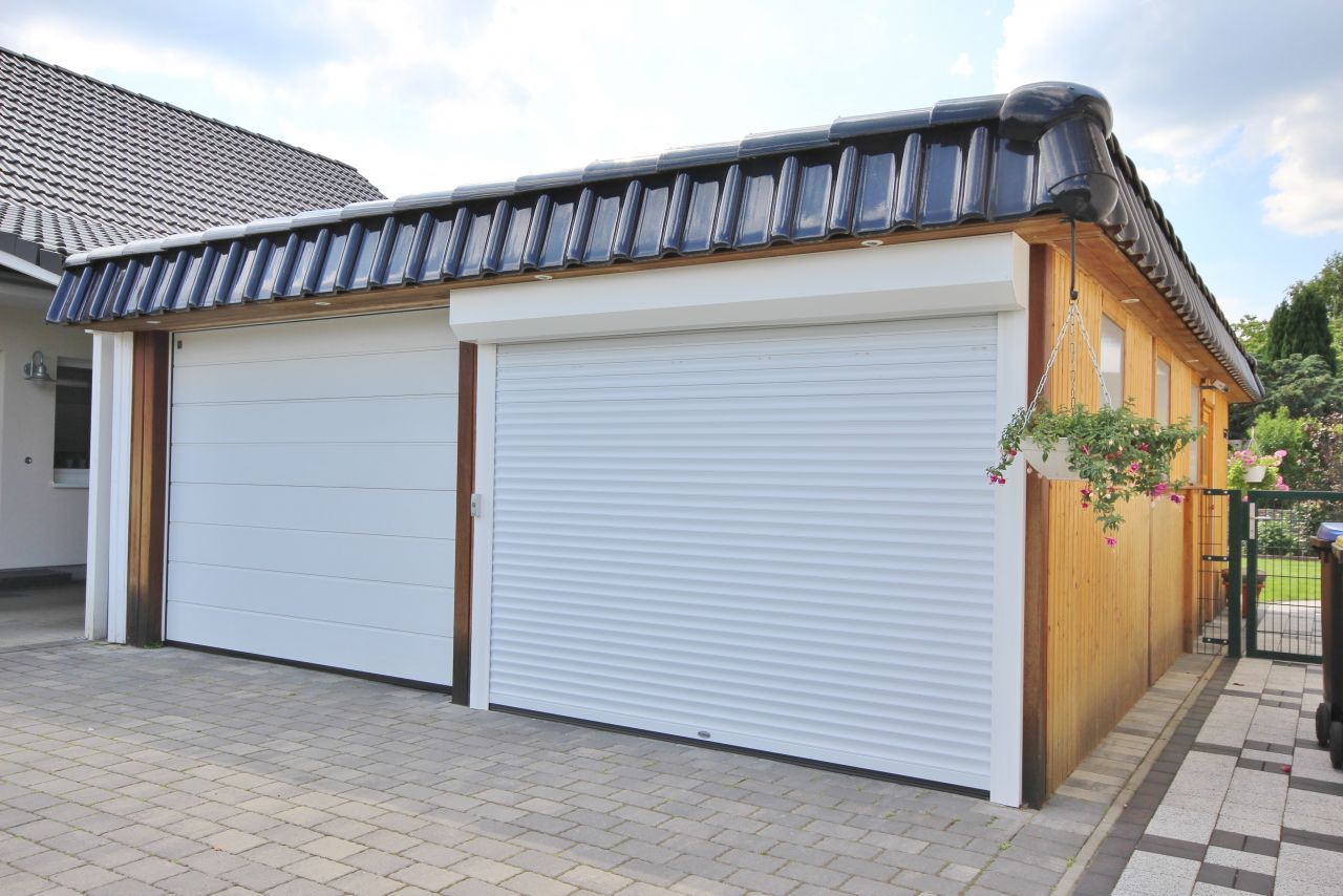 Moderne Doppelgarage mit Stil Moderne Doppelgarage mit Stil